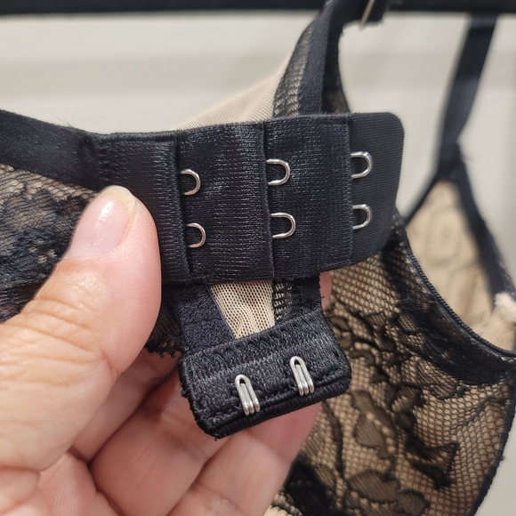 FURLOUGH SALE Victoria's Secret Demi Uplift Biofit Bra - 32C US - Picture 5 of 5